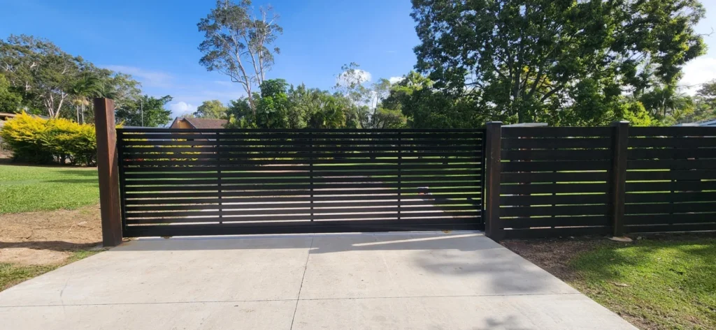 5m horizontal slat sliding gate in black aluminium