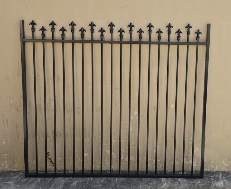 Fleur-de-Lis up-down picket top fence panel