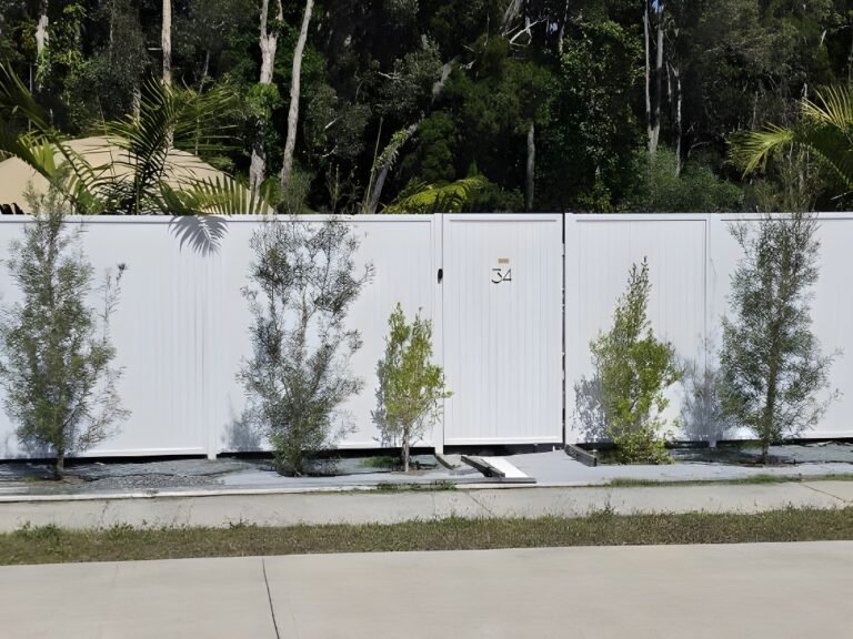 Rainbow Beach vertical slat fence - gate detail