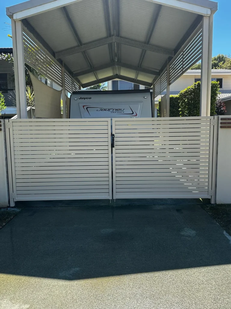 Custom aluminium slat double driveway gate