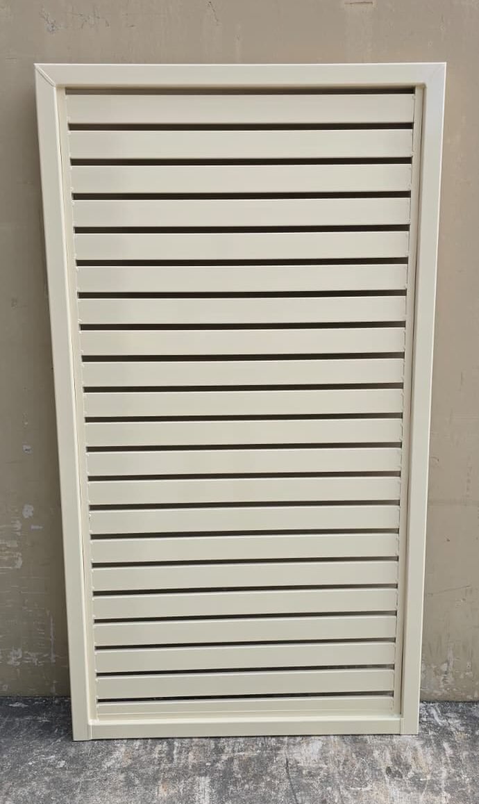 Aluminium slat gate in Primrose colour