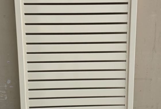 Aluminium slat gate in Primrose colour